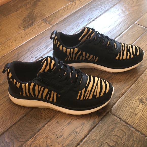 mens enclosed toe sandals